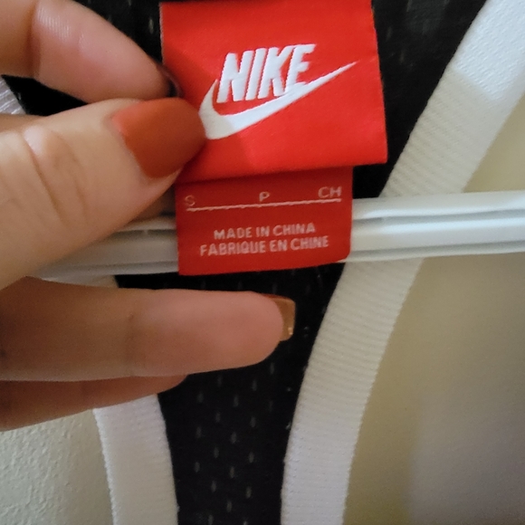 Nike - Picture 2 of 3